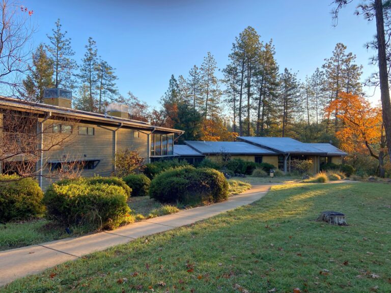 Oak Lodge Exterior 768x576